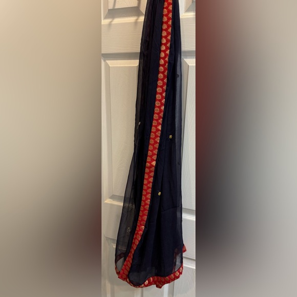India Boutique Navy and Gold Embellished Indian Punjabi Pakistani suit - Picture 13 of 15